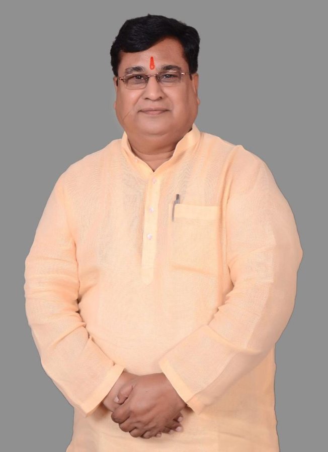 श्री सुरेश चन्द्र दक्ष